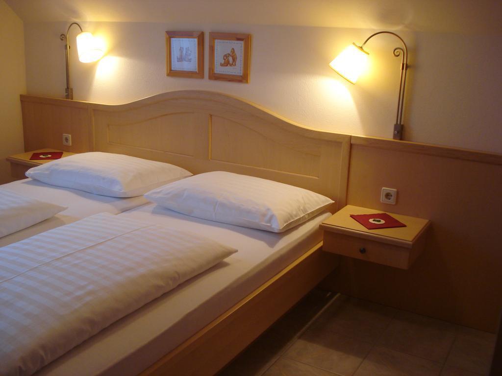 Pension Rudi - Weingut Kellner Hotel Pulkau ภายนอก รูปภาพ