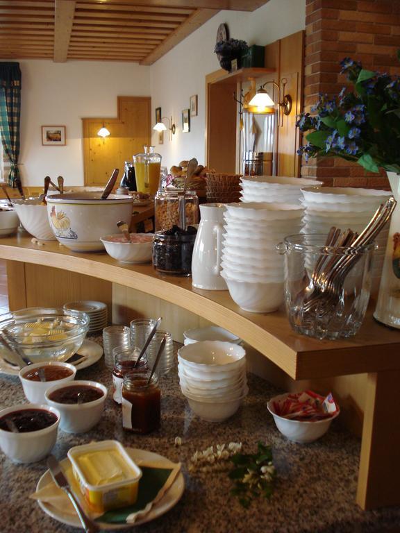 Pension Rudi - Weingut Kellner Hotel Pulkau ภายนอก รูปภาพ