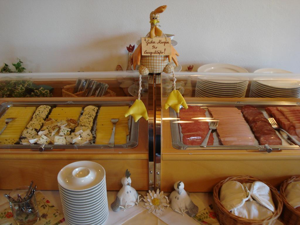 Pension Rudi - Weingut Kellner Hotel Pulkau ภายนอก รูปภาพ